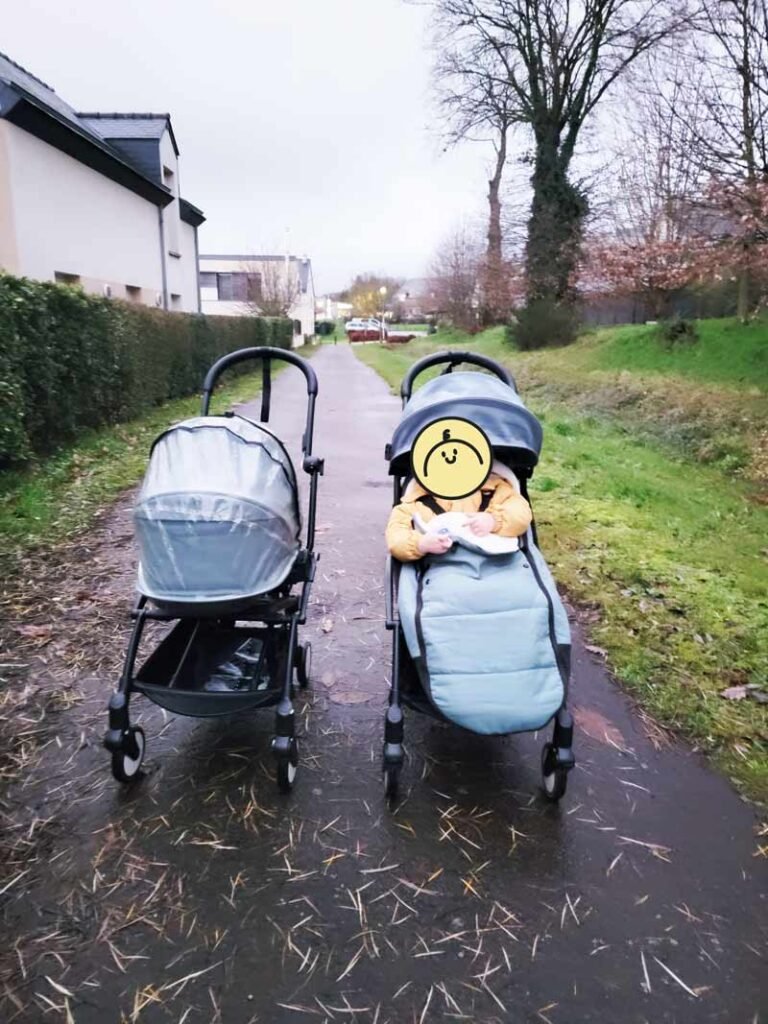 Due passeggini YOYO Babyzen con navicella e protezione da pioggia e 6+ pacchetto con sacca invernale
