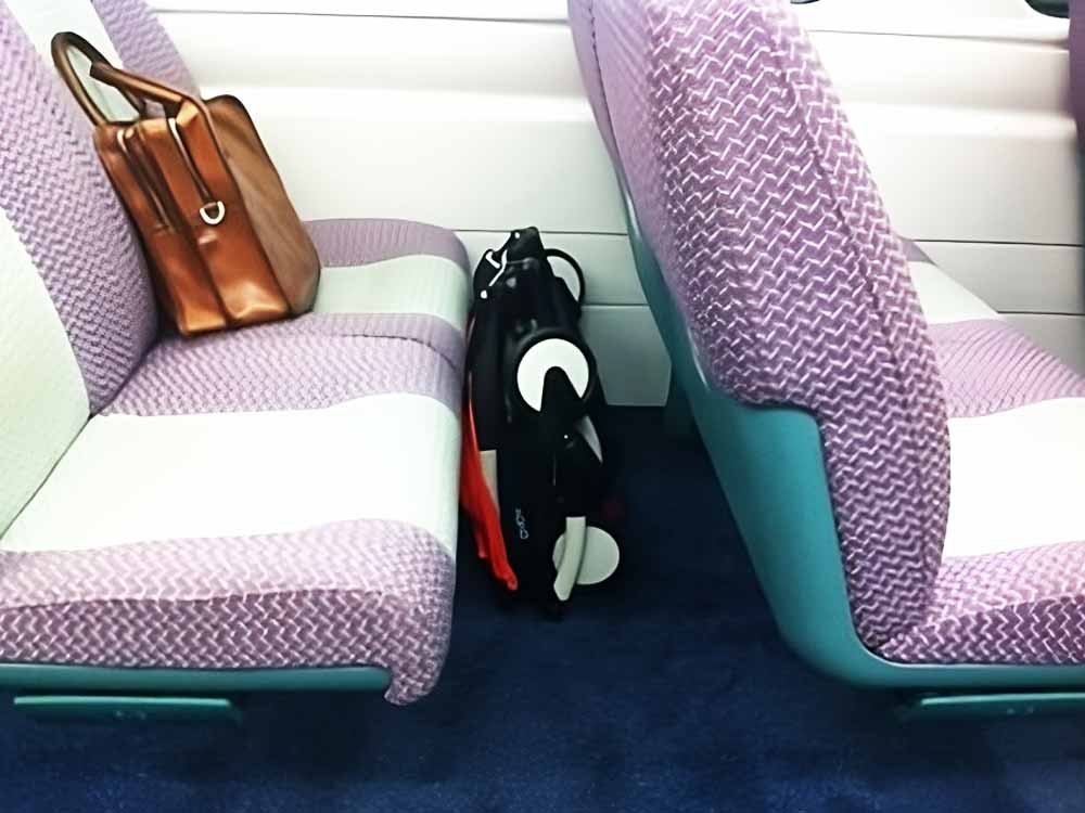 Viaggia con un passeggino YOYO Babyzen sul treno